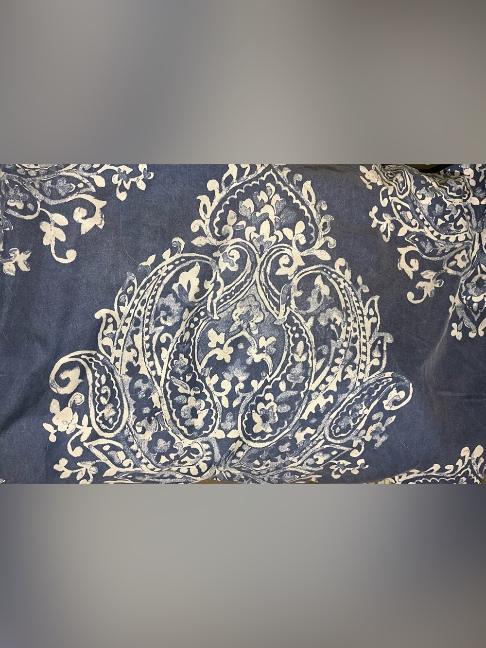 Reversible queen size comforter, +2 sham  Navy and White Paisley Print Textile